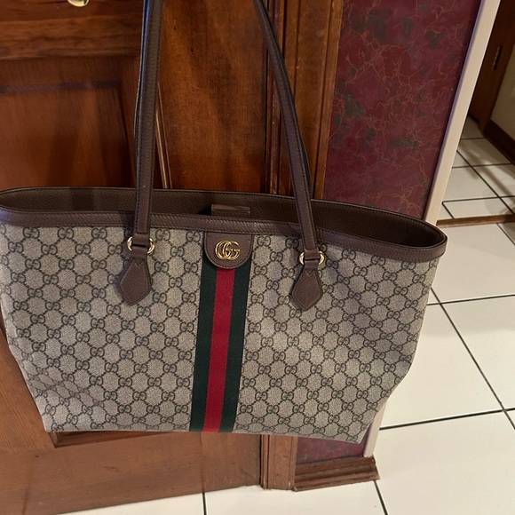 Gucci Handbags - Gucci Tote